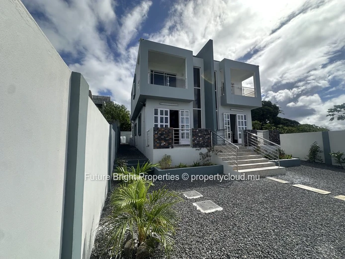 Duplex de 4 chambres à vendre à Plaine Magnien