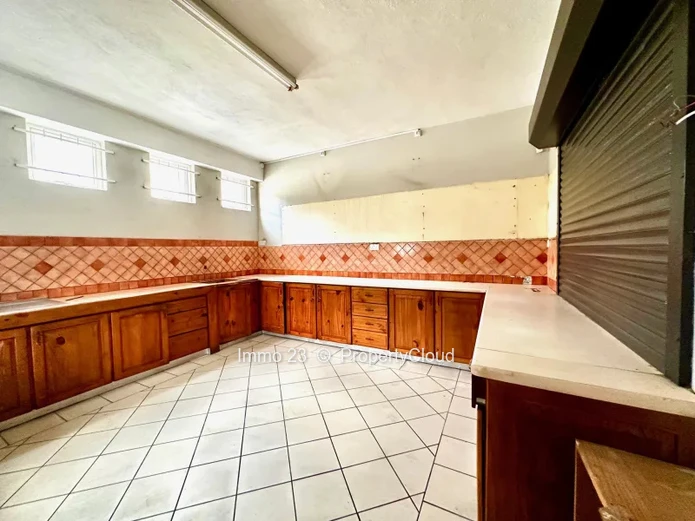 Warehouse - 4300m2 - Port Louis - Ref. EN86738LO