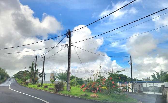ONE OF A KIND – LAND 21,46P / 238.43T – HIGHLANDS – Rs 9M