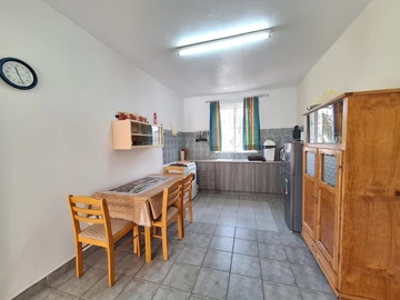 6 Bedroom House