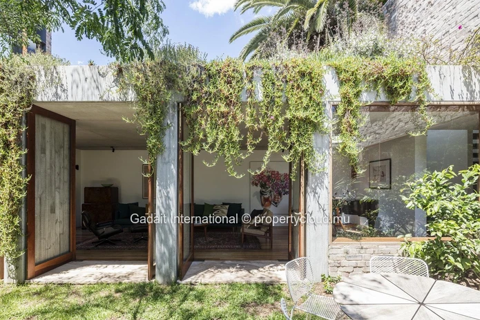 Villa I6 : exceptional bioclimatic villa of 542m² at Beau Champ