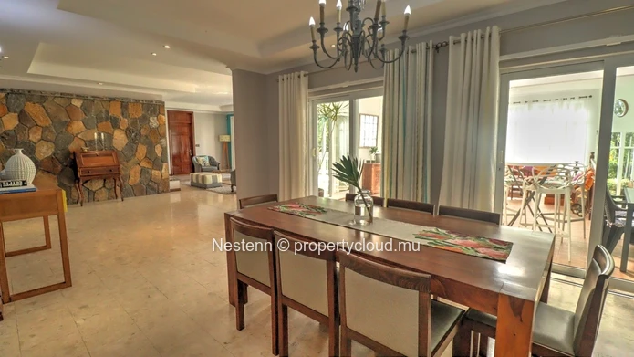 House of 6 bedrooms