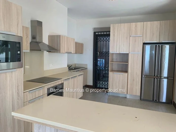 POINTE AUX CANONNIERS - Beachfront Villa with 4 Bedrooms