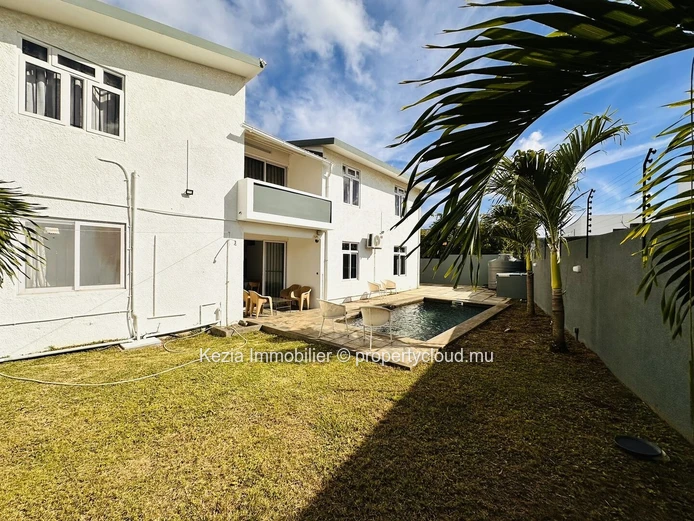 Apartment With Pool And Garden