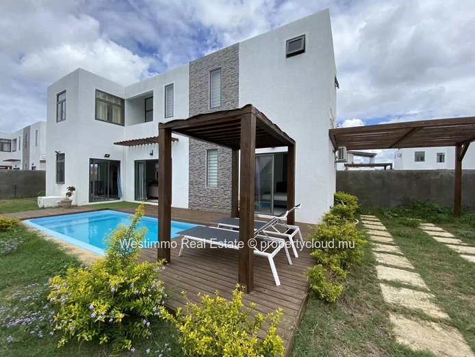 GRAND BAIE - Location long terme Villa avec terrasse, jardin et piscine.