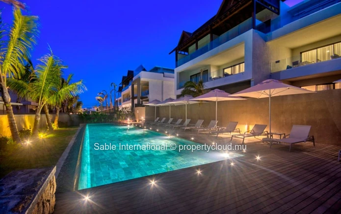Villa PDS à vendre à Grand Gaube, 354m², 3 chambres, piscine privée, proche écoles, bus, golf, hôpital