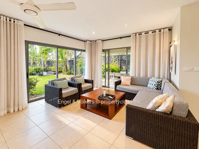 Beachfront Garden Apartment with Sea Views