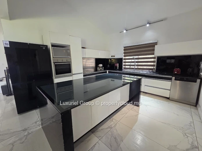 Villa For Rent In Pointe Aux Cannoniers – 4 Bedrooms With Private Pool