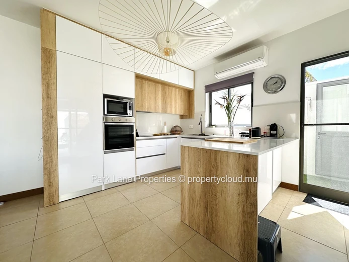 Villa for sale in a secured residence at Pereybere.