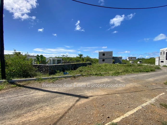 507 m² residential land for sale in Péreybère