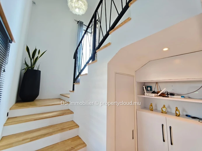 Villa À Vendre – Moderne Avec Piscine – Confort À Grand Baie- Nord