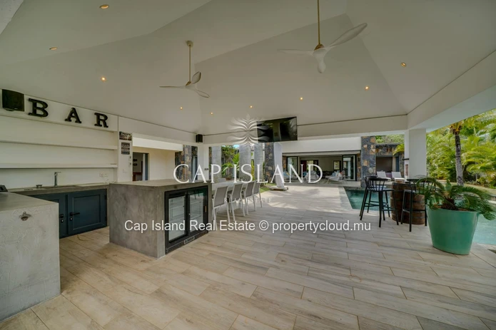 Tropical luxury in a 5-bedroom villa