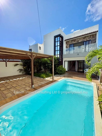 Villa moderne 3 chambres, piscine a trou aux biches