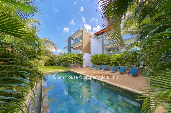 3-Bedroom Furnished Apartment with Private Pool in Pointe aux Canonniers