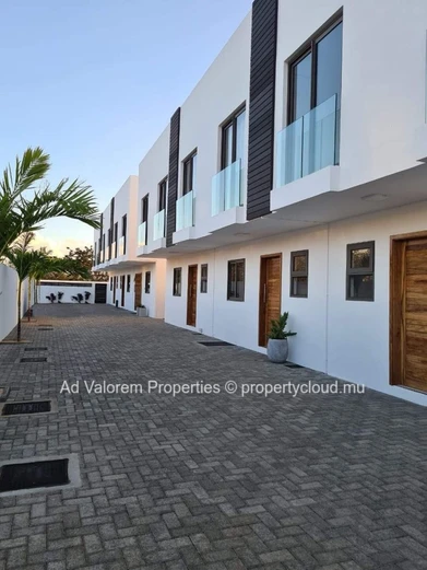 3-Bedroom Duplex for Rent – Flic en Flac