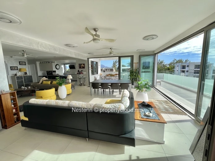 Beautiful 3 bedroom en suite penthouse ideally located next to the beach