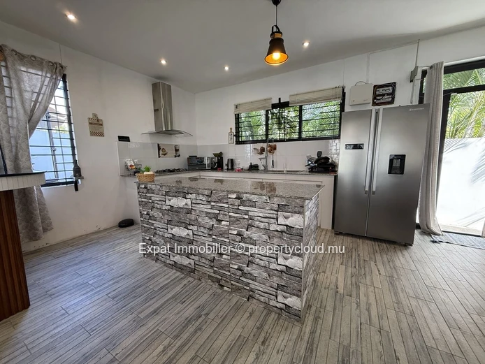 Contemporary 5-Bedroom Villa With Private Pool And Spacious Rooftop – Fond Du Sac