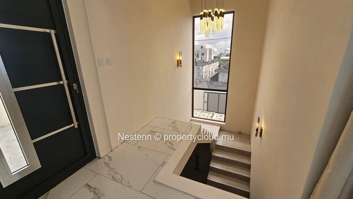 Maison moderne de 2 chambres avec bureau 
