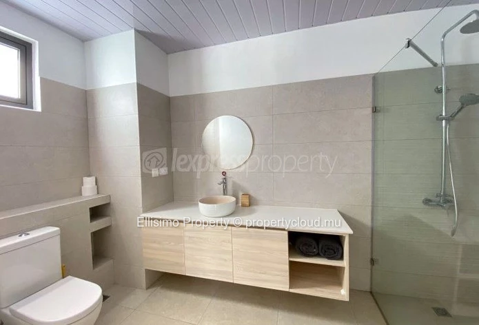 For Sale – Modern Villa in Péreybère