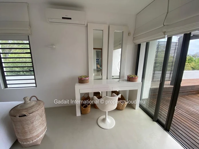 Long-Term Rental in Cap Malheureux – 4-Bedroom Villa with Pool Just Steps from the Sea