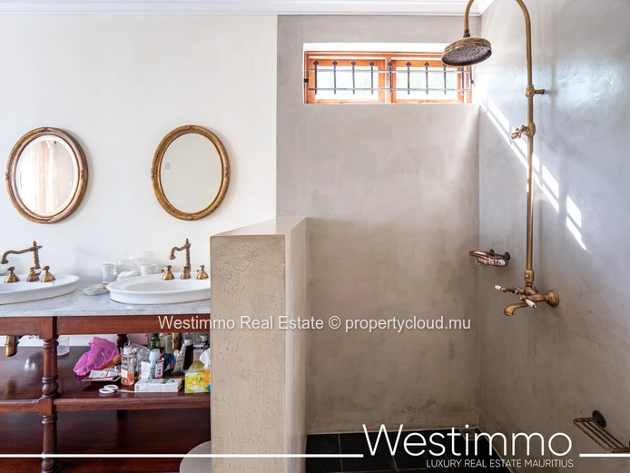 Villa de style colonial avec vue mer à vendre à Tamarin