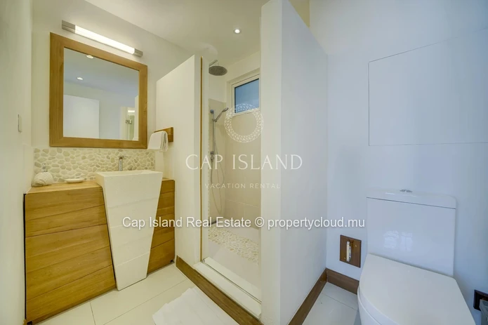 Cap Malheureux - Apartment with lagoon view, 30 meters from its private beach