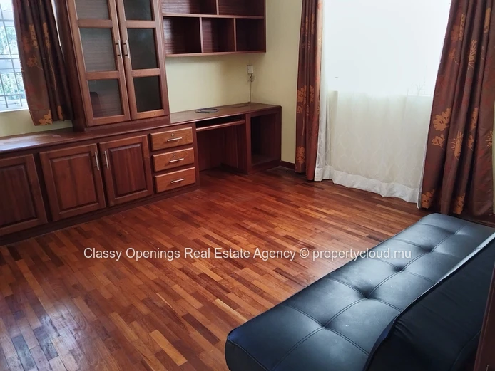 For sale  a beautiful house of 4 bedroom situated at Floreal.