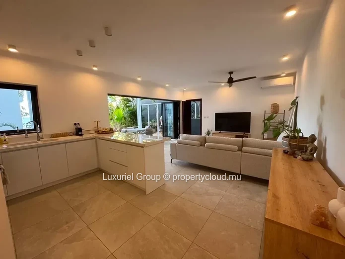 Pointe Aux Canonniers – Prestige Seafront Residence – Direct Beach Access