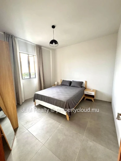 Contemporary apartment with access to a shared pool for rent in Cascavelle, Mauritius, close to all amenities
