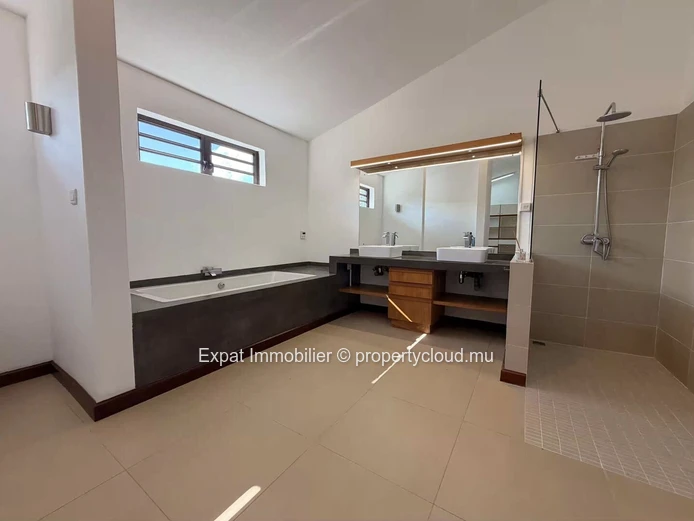 Prestigious 4-Bedroom Villa for Rent – Les Salines Pilot, Black River