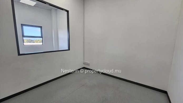 Modern offices in strategic location and excellent accessibility