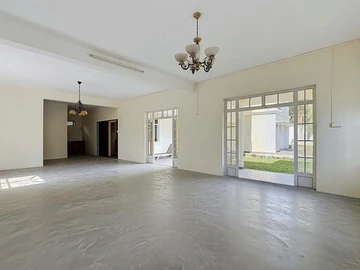 6 Bedroom House