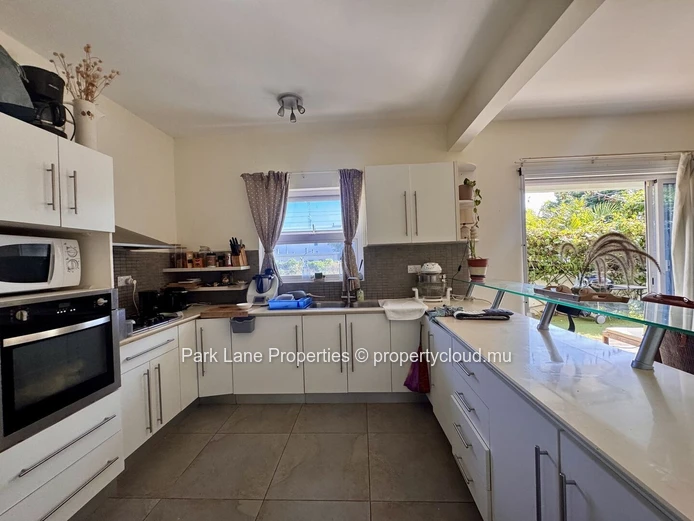 Charming 2 beds apartment close to all amenities