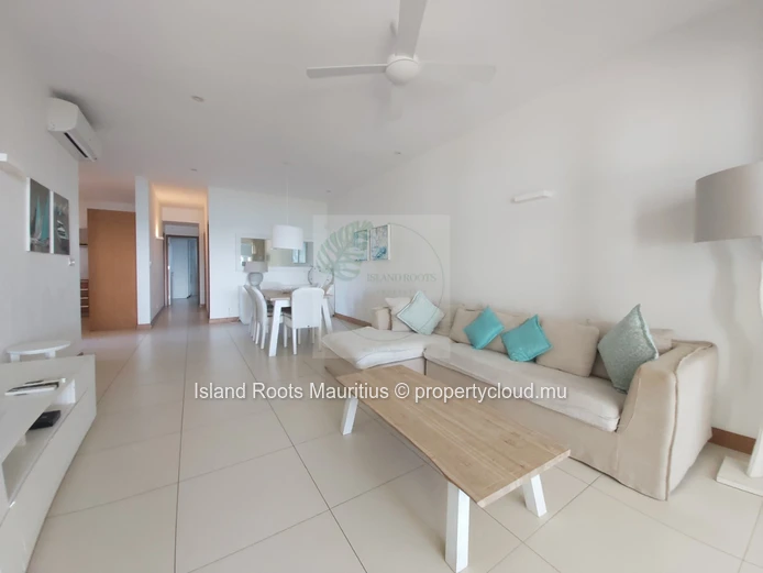 Beachfront apartment located in the north of the island !
