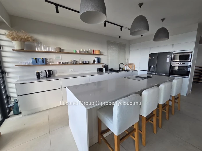  Penthouse d’Exception à Louer – Pointe aux Canonniers