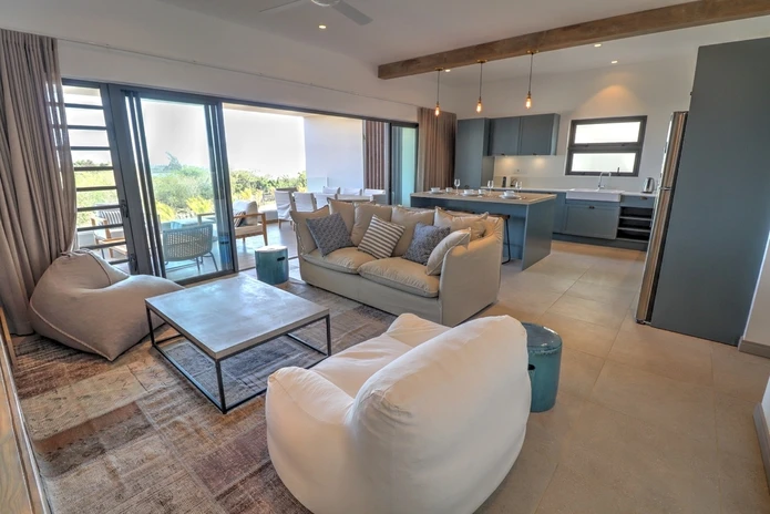 3-bed apartment with sea view in a secured residence with shared pool 