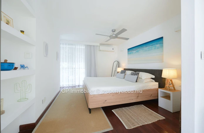 Appart R+2 à vendre à Mon Choisy, 64m², piscine commune, vue mer, meublé, cuisine équipée, proche commodités. 269 000€.