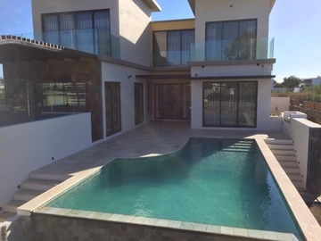 6 Bedroom House