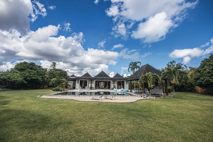 Villa à vendre à Tamarina Golf Estate – 4 chambres, vue golf à Tamarin, Île Maurice