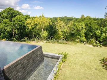 5 Bedroom Villa