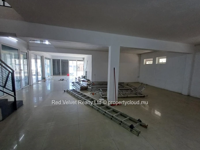 Immeuble commercial à vendre à Grand Baie | Emplacement de choix en front de mer
