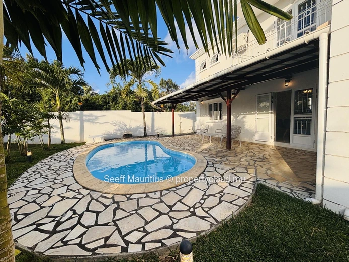 Spacieuse maison familiale avec piscine à Calodyne