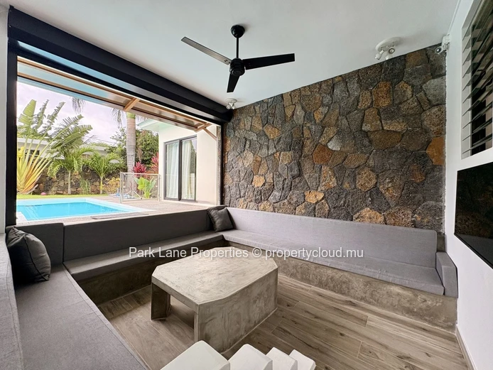 Modern Luxury Villa with Mountain Views and Private Pool in Tamarin