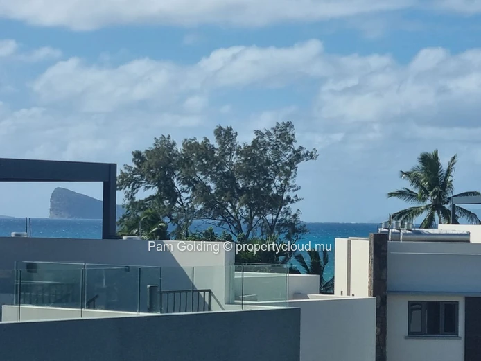 Élégant penthouse de 2 chambres avec terrasse rooftop privée et bassin de rafraîchissement | La Pointe Phase 2 | Poin...
