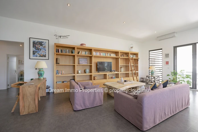 Sublime 3 Bedroom Beachfront Penthouse In Pereybere - Mauritius