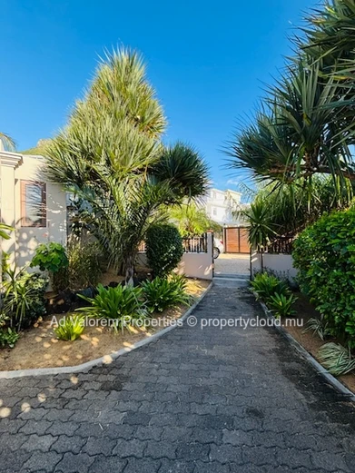 Charmante Maison Meublée à Vendre à Tamarin – Avec Piscine Privée