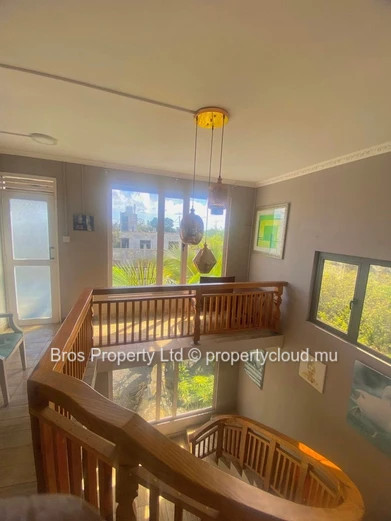 Maison à vendre - Rivière du Rempart | 7 500 000 Rs | Terrain de 7 perches