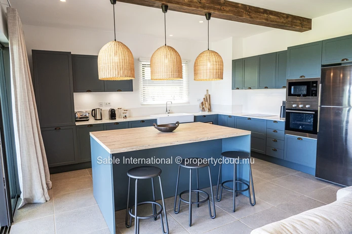 Appartement R+2 à vendre à Goodlands, Rivière du Rempart, 142m², 3 chambres, vue mer, piscine commune, parking gardé.