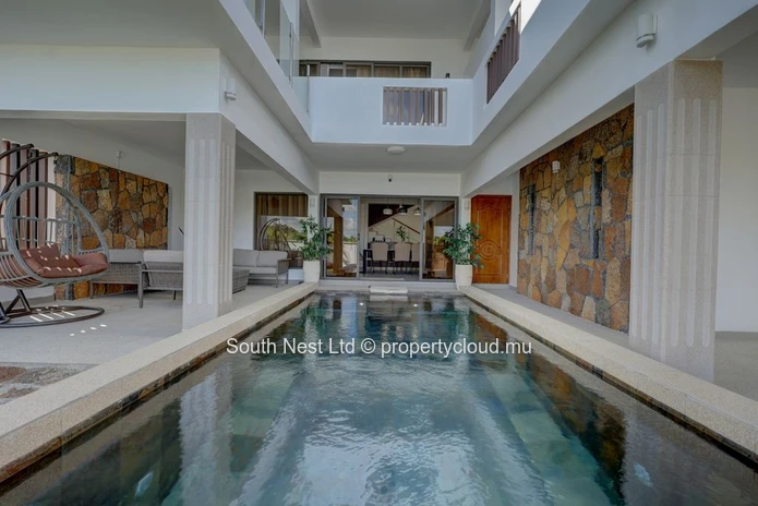 Beautiful villa of 4 bedrooms close to the beach