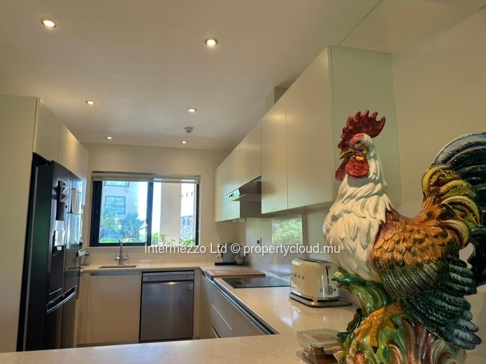 Appartement IRS Anahita à vendre – 2 chambres, jardin privatif 450 m² sur le golf –  Île Maurice